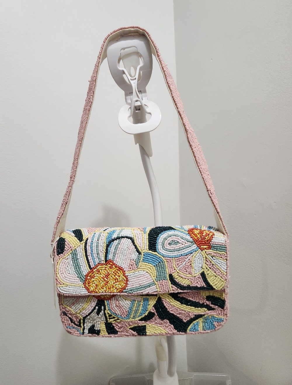 Hand-Beaded Floral Shoulder Bag!